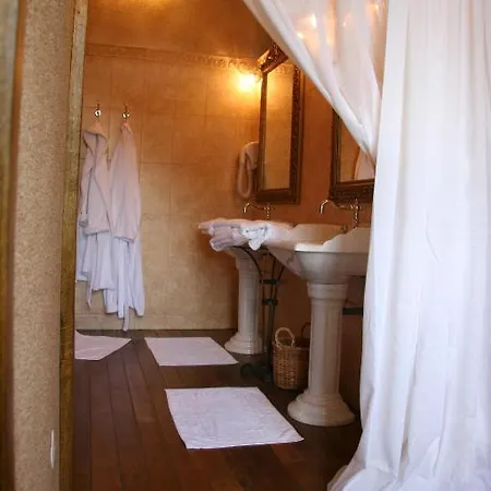 Manoir Du Rivet Bed & Breakfast